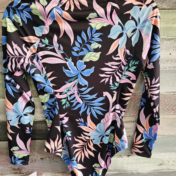 Hurley Floral Long Sleeve Swimsuit Size Medium Nwt - Picture 3 of 6